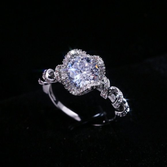Exquisite 925 Sillver white Sapphire Ring New - Picture 2 of 5